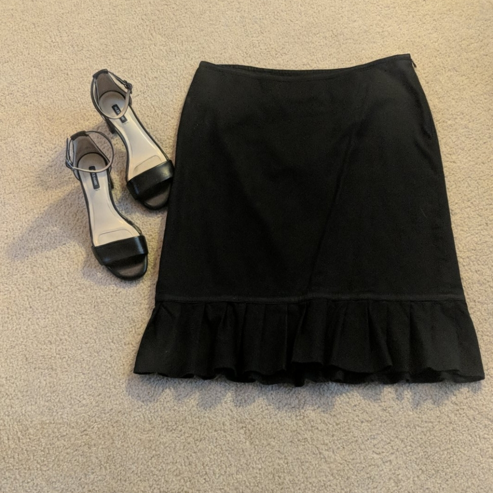 3/$25 Mossimo black skirt Size 4